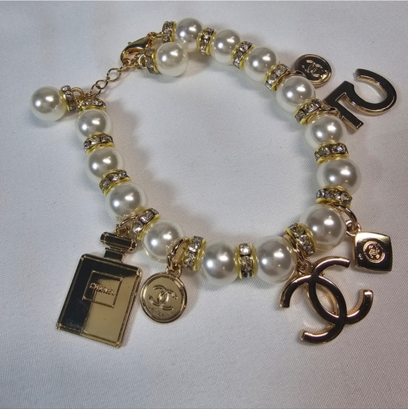 GWP Golden Charm Bracelet with CC Logo Charms - Picture 1 of 3